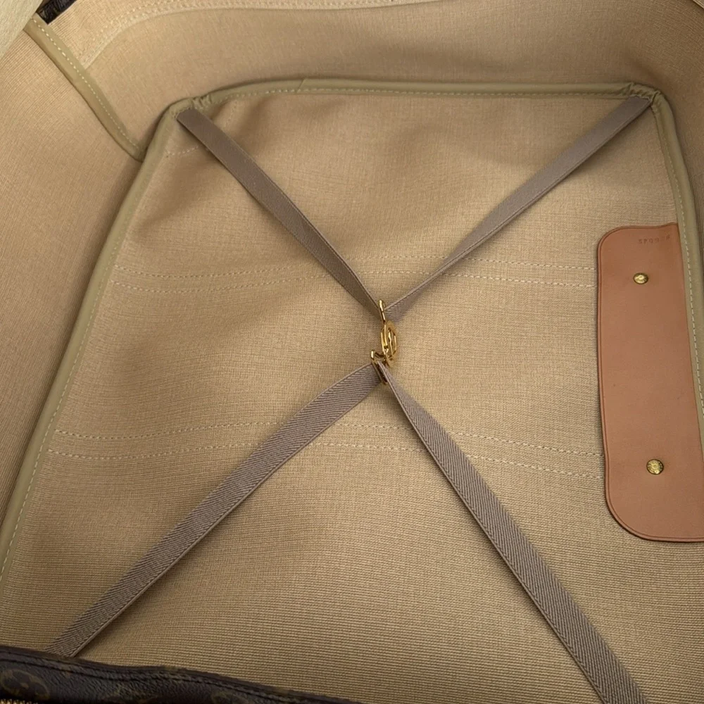Louis Vuitton Luxury Brown Monogram Luggage Bag in Excellent Condition